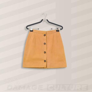 Minissaia vintage Prada – Bege, Algodão, Corte A, Abotoamento Frontal (Tamanho M)