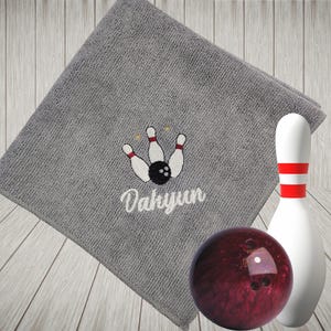Bowlinghanddoek voor competitie, team of toernooi. Op maat gemaakte, geborduurde zeem van microvezel is een persoonlijk cadeau voor elke bowler!