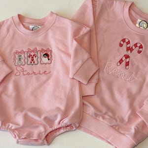Babyrompertje met strik of kersttrio | Op maat geborduurd baby-/peuterrompertje en sweatshirt met pofmouwen