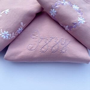 Conjunto de cuello redondo corto de ciclista con bordado de nombre personalizado para bebé niño pequeño de color rosa Conjunto de primavera y otoño con letras florales