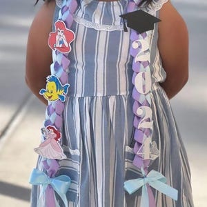 Collar de leis de graduación de tamaño infantil para jardín de infantes, leis de graduación personalizado, lei de graduación personalizable con nombre para ella, para él, graduados de la escuela de la clase de 2025