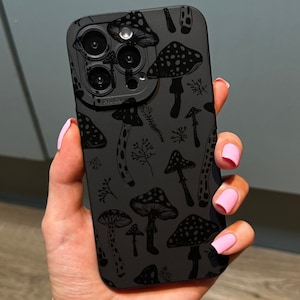 Funda de teléfono negra con diseño de hongo para iPhone 17, 16, 15, 14, 13, 12, 11, Pro Max, Mini, 7, 8, XR, XS, X, a prueba de golpes con nombre personalizado