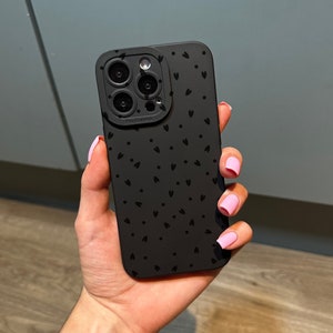 iPhone 15 14 13 12 11 11 Pro Max Mini 7 8 XR XS X 用 ブラック キュート ハート プリント 携帯ケース カスタマイズ名入り 耐衝撃 携帯カバー