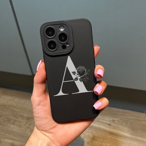 Iniciales de letras personalizadas Funda de teléfono negra con estampado floral para iPhone 15 14 13 12 11 11 Pro Max Mini 7 8 XR XS X Cubierta de teléfono a prueba de golpes