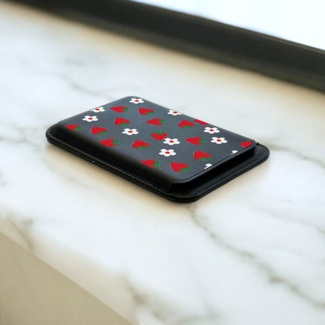 Rady - Rady フラワー iPhone  ウォレット ケース Strawberry Flower Print Magsafe Wallet Vegan Leather Wallet