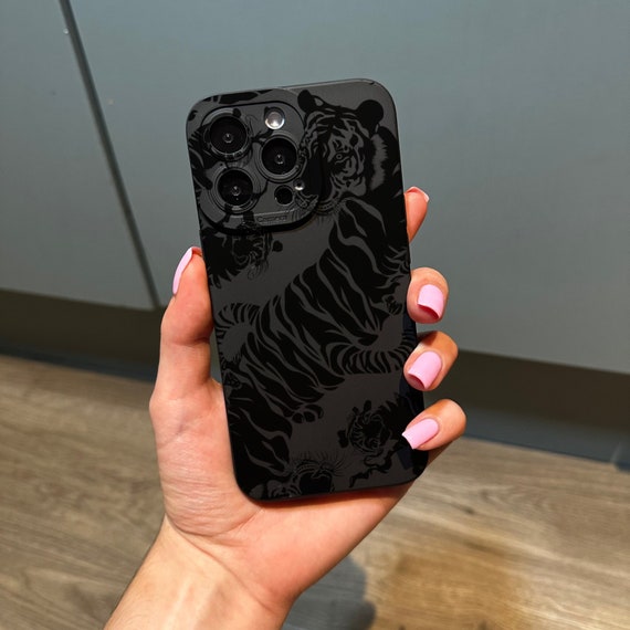 iPhone15〜17対応 ブラック クラシック柄 スタイリッシュ ケース クラシック – PITAKA Japan