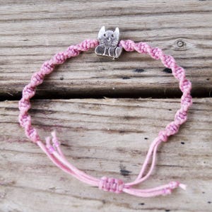 Macrame Bracelet &quot;LITTLE PINK CAT&quot;, Macrame Metallic Motif Bracelet,  Macrame Jewelry for Women, Macrame for Women, Gift for Women