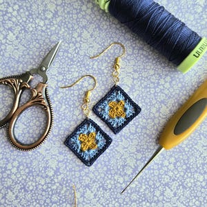 Mini Granny Square Earrings, micro crochet earrings, motif crochet earrings, blue jewelry