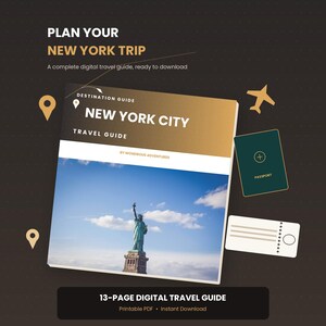 以下が含まれることがあります： Wondrous Adventuresによるニューヨーク市旅行ガイドというタイトルのデジタル旅行ガイドで、自由の女神像の画像が掲載されています。セットには、濃い緑色のパスポートアイコンと白いチケットのグラフィックが含まれており、すべて濃い茶色のドット柄の背景に配置されています。
