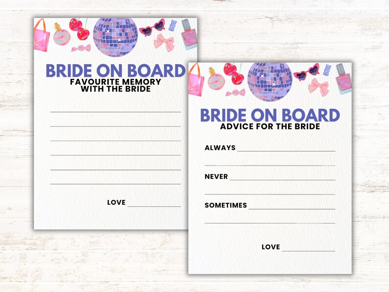 K&ouml;nnte beinhalten: Zwei druckbare Karten f&uuml;r ein Brautparty-Spiel mit einer Discokugel, Kirschen, Parf&uuml;mfl&auml;schchen, Sonnenbrillen und Schleifen. Der Text auf den Karten lautet "Bride on Board" und enth&auml;lt Aufforderungen f&uuml;r die G&auml;ste, ihre Lieblingserinnerung an die Braut oder Ratschl&auml;ge f&uuml;r die Braut aufzuschreiben.