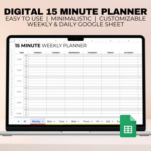 Op de afbeelding: Een laptopscherm met een digitale 15-minuten wekelijkse planner Google Sheet. De planner is verdeeld in kolommen voor elke dag van de week en rijen voor 15-minuten tijdsloten. De sheet is aanpasbaar en bevat een wekelijkse weergave en een dagelijkse weergave.