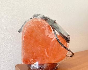 SAL DEL HIMALAYA - Lámpara USB genérica con forma de corazón, original y con una luz cálida única. Procedente de sal pura del Himalaya.
