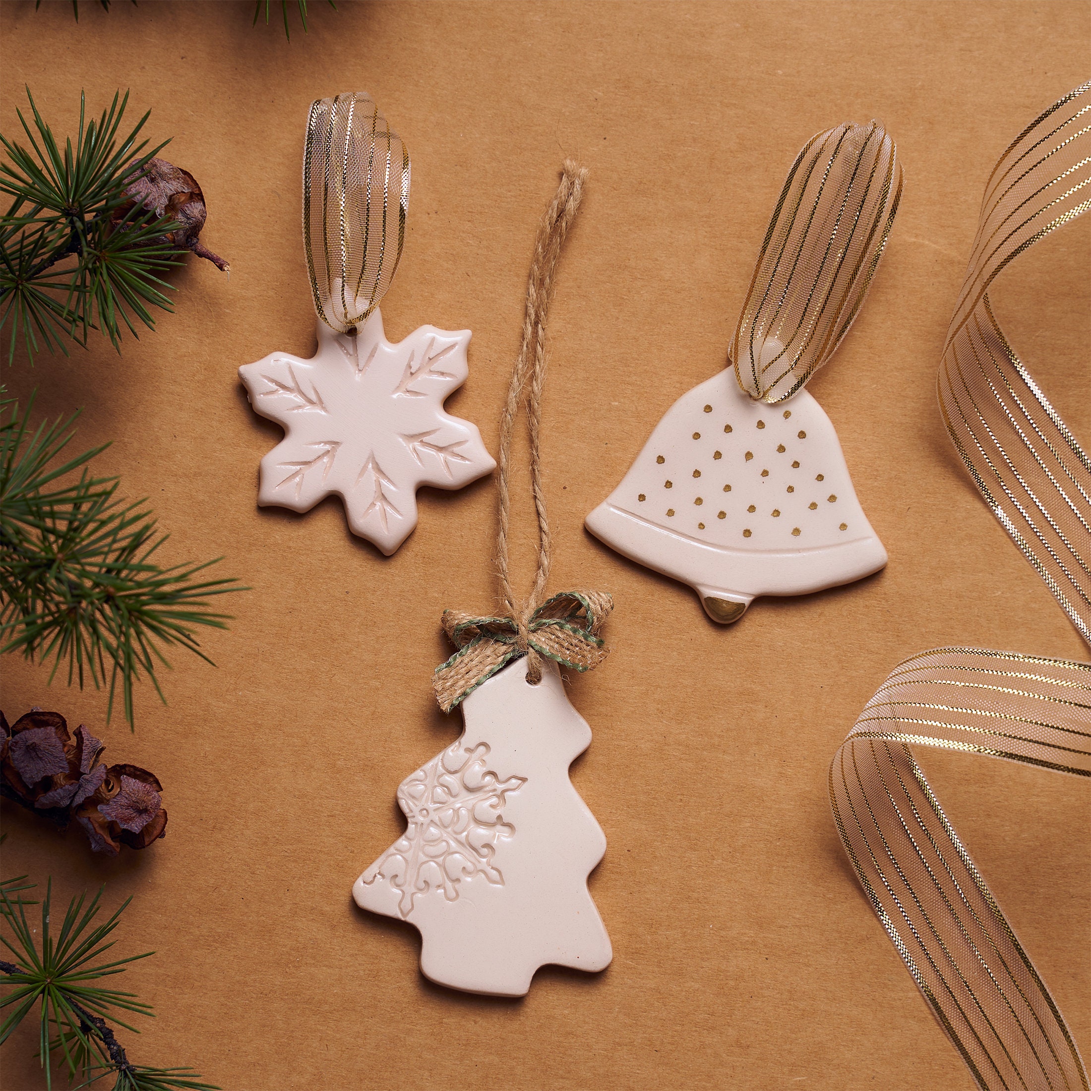 手作り陶器クリスマスオーナメント：スグラッフィート装飾、3個セット