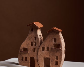 Artisan-Made Ceramic Crooked House: Rustic Home Decor (7")