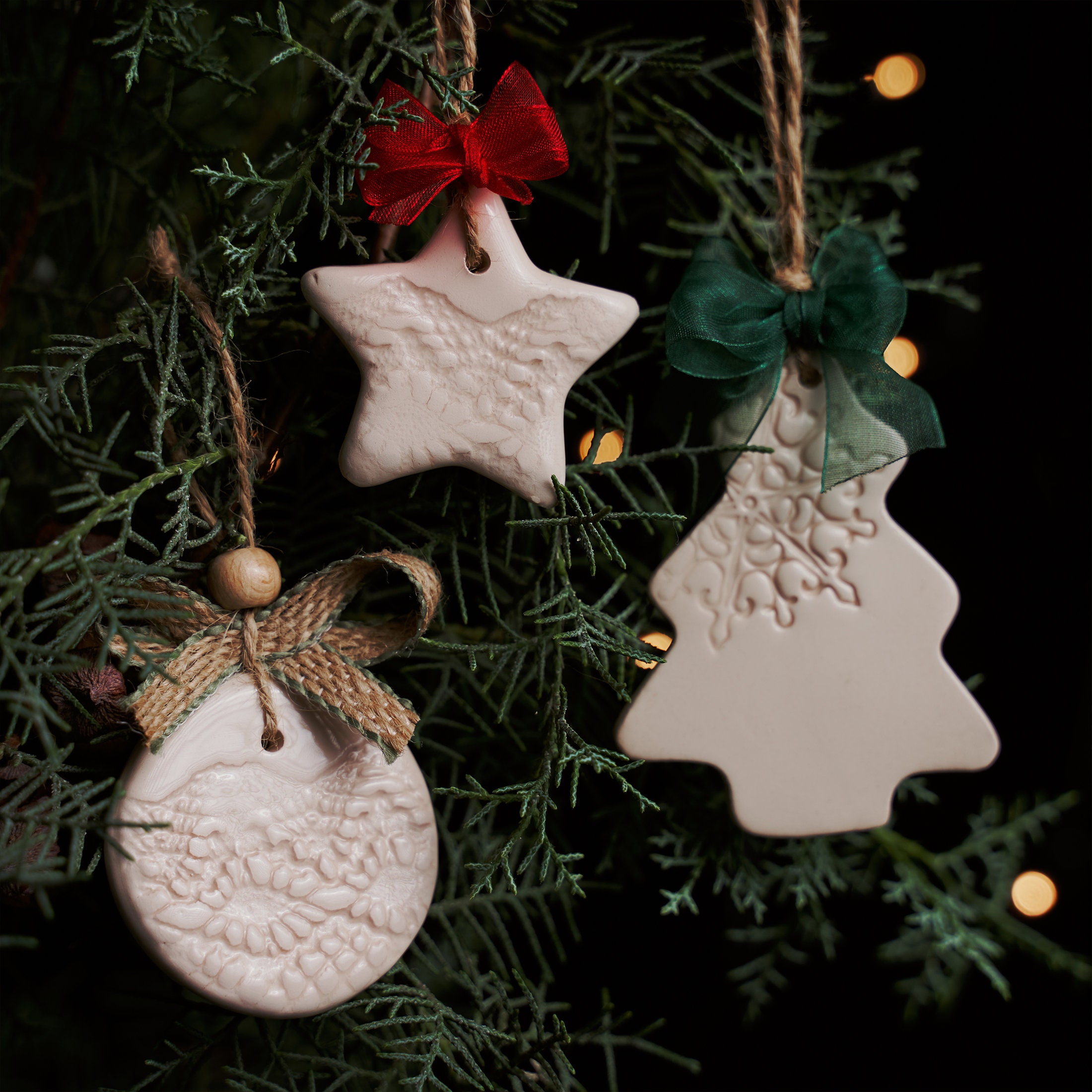 手作り陶器製クリスマスツリーオーナメント：スグラッフィート 3個