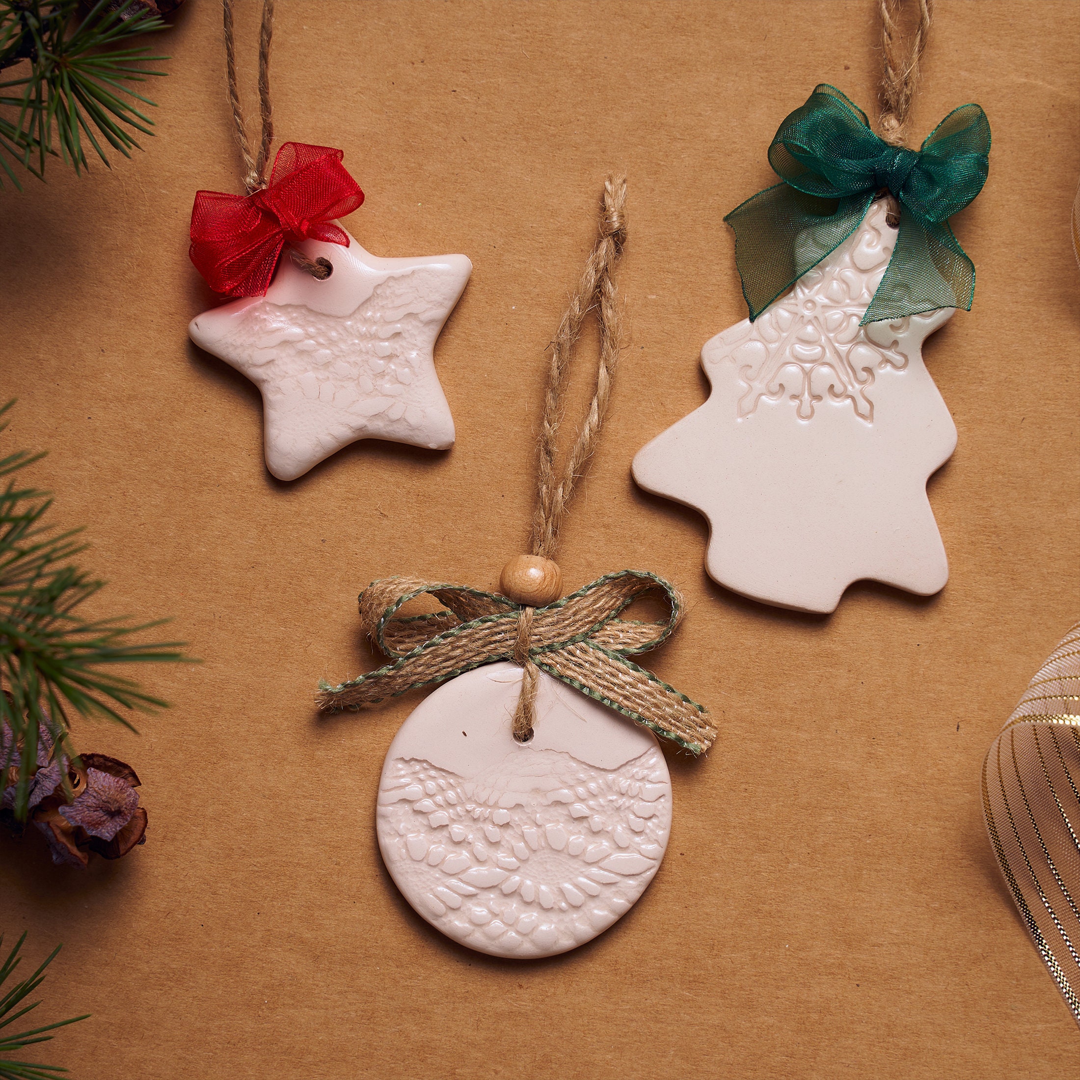 手作り陶器製クリスマスツリーオーナメント：スグラッフィート 3個