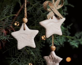 Lot de 3 broches de sapin de Noël fabriquées à la main | Étoile en céramique faite main | Étoile en céramique pour sapin de Noël | Souvenir durable des fêtes