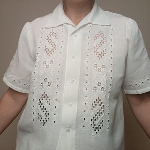 Vintage white linen blouse with hand embroidered/ White embroidery short sleeve shirt