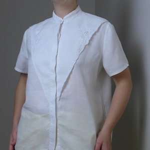 Vintage 50s Italian linen blouse with hand embroidery /  size 42 / 100% linen /