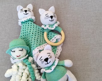 Pack bebé gatito de ganchillo, amigurimi para regalo, para recién nacidos, papá y mamá, regalo crochet peluche, sonajero y mantita de apego