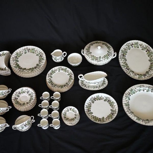 Royal Worcester 8 setting dinner set - Lavinia