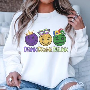 Mardi Gras Faux Glitter Smiley Gesichter Clip Art - Trink getrunken getrunken - Festliche Wandkunst für Karnevalsspaß