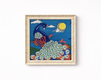 Colgante de pared de pavo real estilo huichol / Obra de arte textil enmarcada / Decoración popular / Única en su tipo