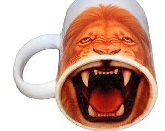Taza de café de porcelana de 300 ml con estampado oculto en la base.