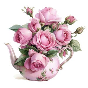 Puede incluir: Ilustración acuarela de una tetera rosa llena de rosas rosas y hojas verdes. La tetera tiene un delicado estampado floral y un asa curva. Las rosas están en plena floración, con algunos capullos visibles.