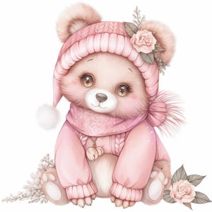 Könnte beinhalten: Ein rosa Teddybär, der einen rosa gestrickten Hut, Schal und Pullover mit einem Glöckchen-Anhänger trägt. Der Bär hat braune Augen und einen süßen Ausdruck. Der Bär ist von weißen und rosa Blumen umgeben.