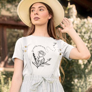 It's A Great Big World Out There, Explore T-Shirt, Flower Shirt, Bee Tee, Inspirational Tshirt, Motivational Tee, Travel Shirt, Gift for Her