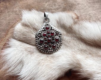 Beautiful Indian Vintage Sterling Silver 925 Garnet Cluster Pendant with Engraved Peacock Design