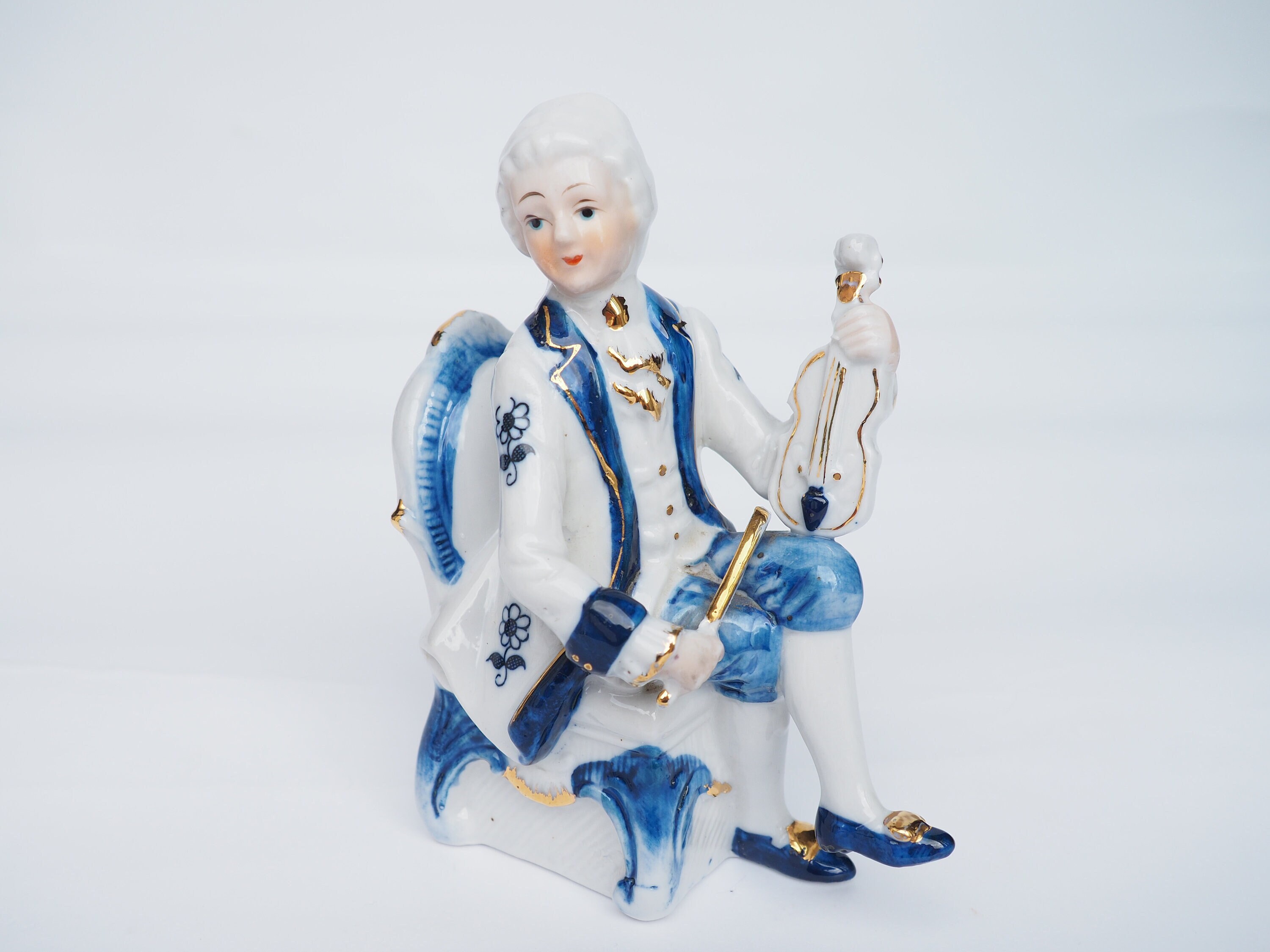 Victorian white and blue porcelain figurine - Etsy 日本