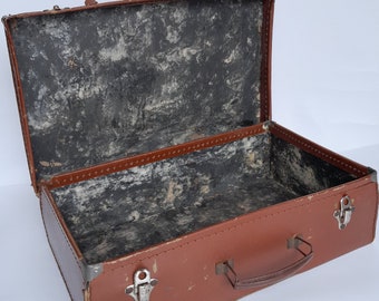 Maleta de cartón de polipiel vintage / Inglaterra / Maleta retro / Maleta vieja en mal estado / Decoración vintage del hogar