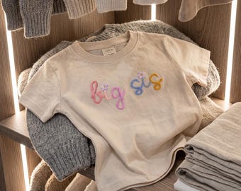 Camiseta bordada para hermana mayor, camiseta infantil con flores de margarita, regalo beige para hermana mayor, camiseta para revelar la identidad de los hermanos, camiseta infantil personalizada, camiseta para niños