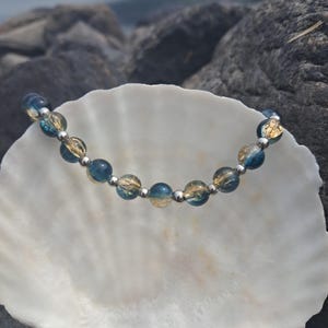 Beach inspired yellow and blue gradient glass beads bracelet, mermaidcore vibe jewelry, sea and ocean lovers