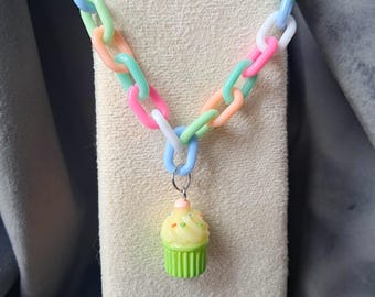 Pulseira com pingente de cupcake kawaii, corrente de doces em tons pastel, joias Fairy Kei