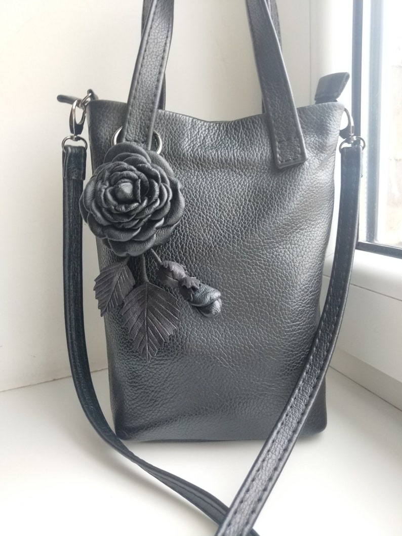 Black leather rosehip flower, Keychain with roses,Black Leather Purse Charm ,Black Rose Leather Flower Keychain Bag Charm, gift for her zdjęcie 1