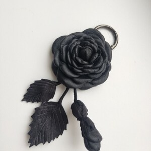 Black leather rosehip flower, Keychain with roses,Black Leather Purse Charm ,Black Rose Leather Flower Keychain Bag Charm, gift for her zdjęcie 3