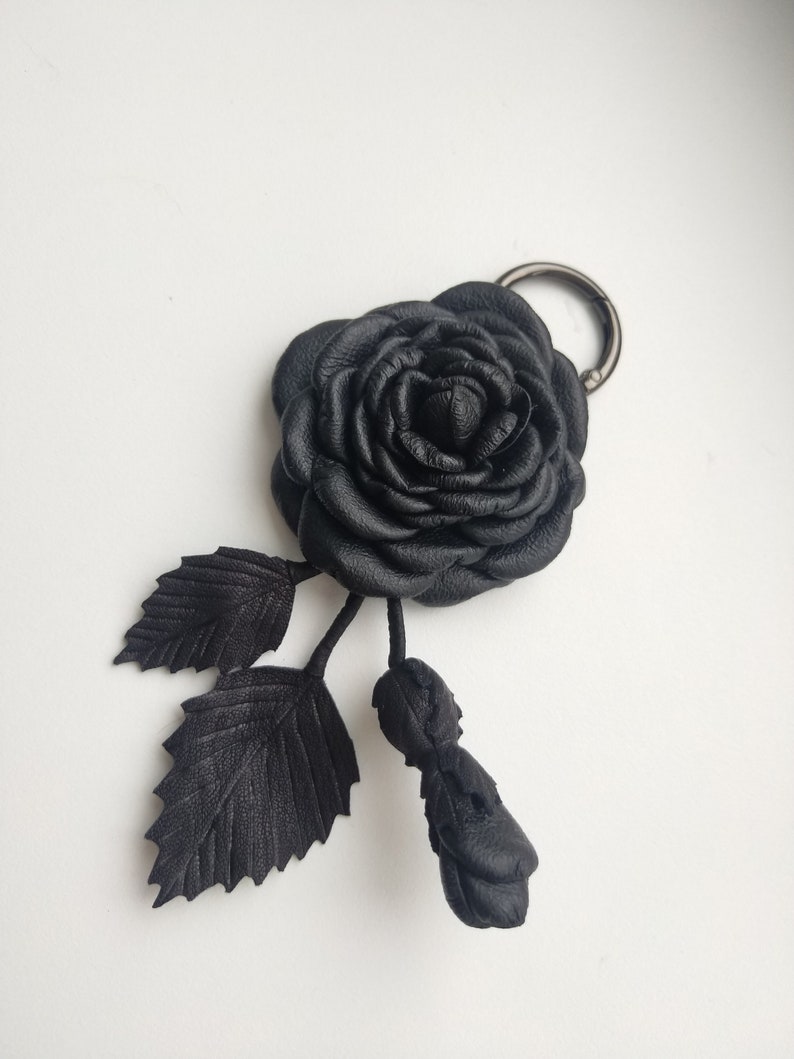 Black leather rosehip flower, Keychain with roses,Black Leather Purse Charm ,Black Rose Leather Flower Keychain Bag Charm, gift for her zdjęcie 3