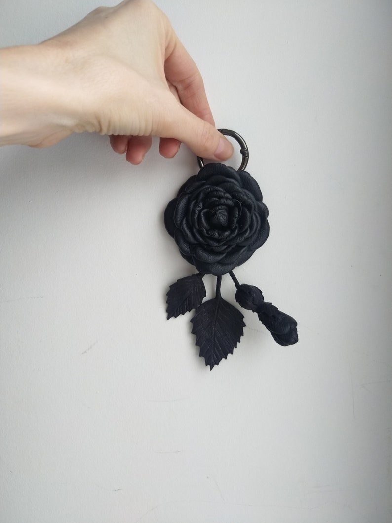 Black leather rosehip flower, Keychain with roses,Black Leather Purse Charm ,Black Rose Leather Flower Keychain Bag Charm, gift for her zdjęcie 6