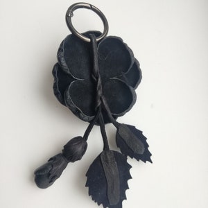 Black leather rosehip flower, Keychain with roses,Black Leather Purse Charm ,Black Rose Leather Flower Keychain Bag Charm, gift for her zdjęcie 4