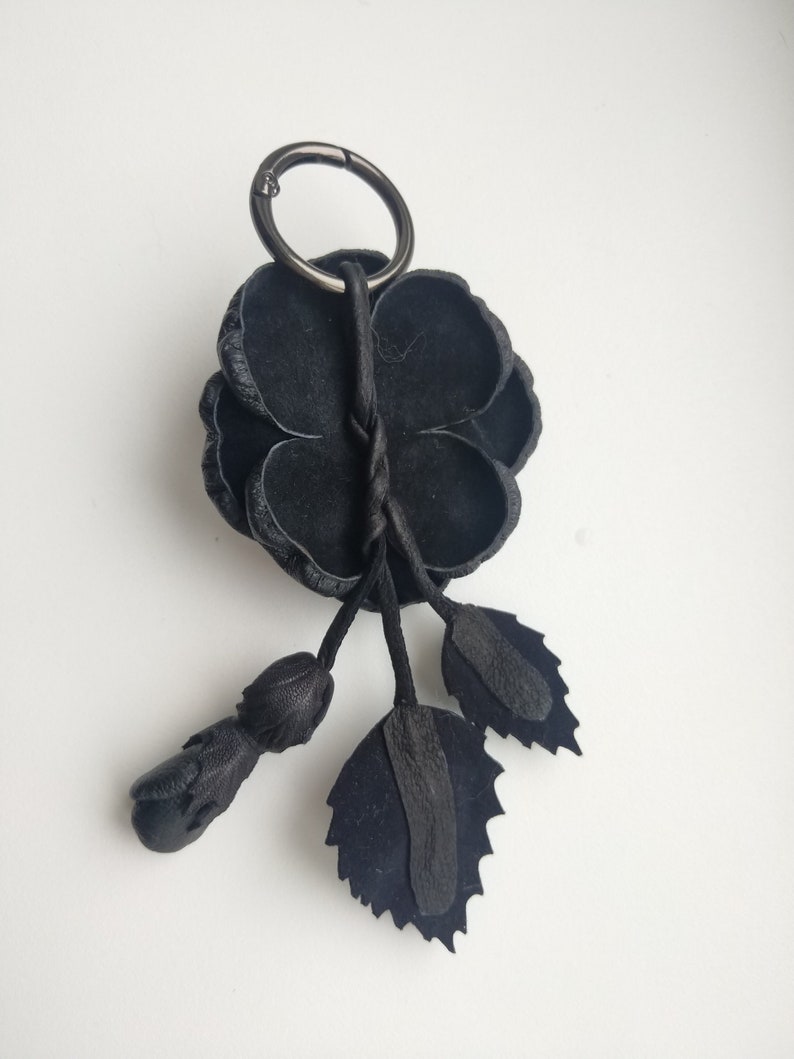 Black leather rosehip flower, Keychain with roses,Black Leather Purse Charm ,Black Rose Leather Flower Keychain Bag Charm, gift for her zdjęcie 4