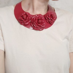 Collier rose laqué, bijoux pour femme avec fleurs bordeaux, collier rouge, bouquet de roses, cadeau pour elle image 7