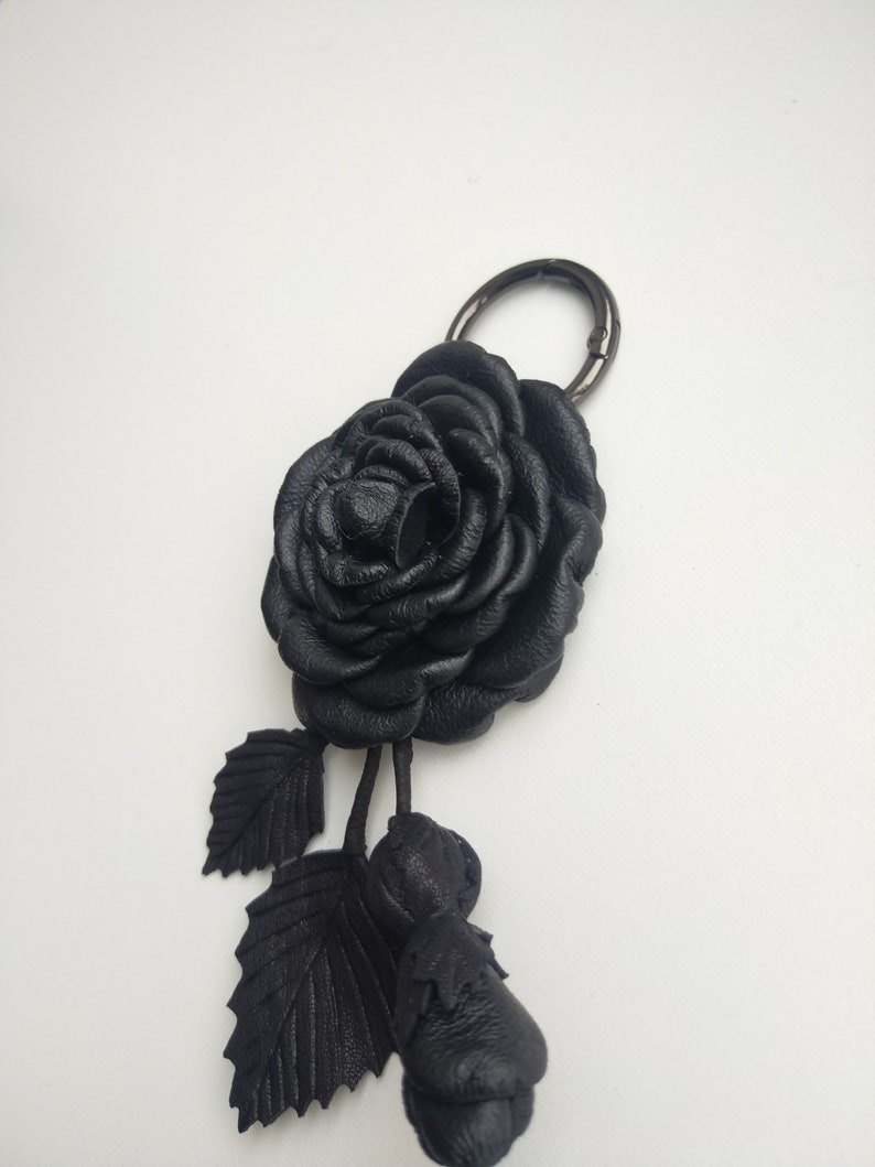 Black leather rosehip flower, Keychain with roses,Black Leather Purse Charm ,Black Rose Leather Flower Keychain Bag Charm, gift for her zdjęcie 9