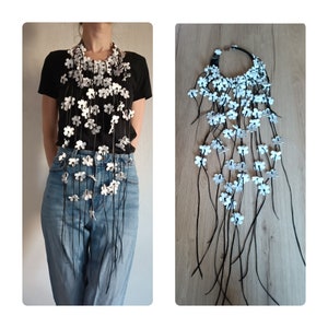 Collier fleur blanc en cuir, long collier à franges, collier tendance, collier plastron en cuir, grand collier, collier audacieux, cadeau petite amie