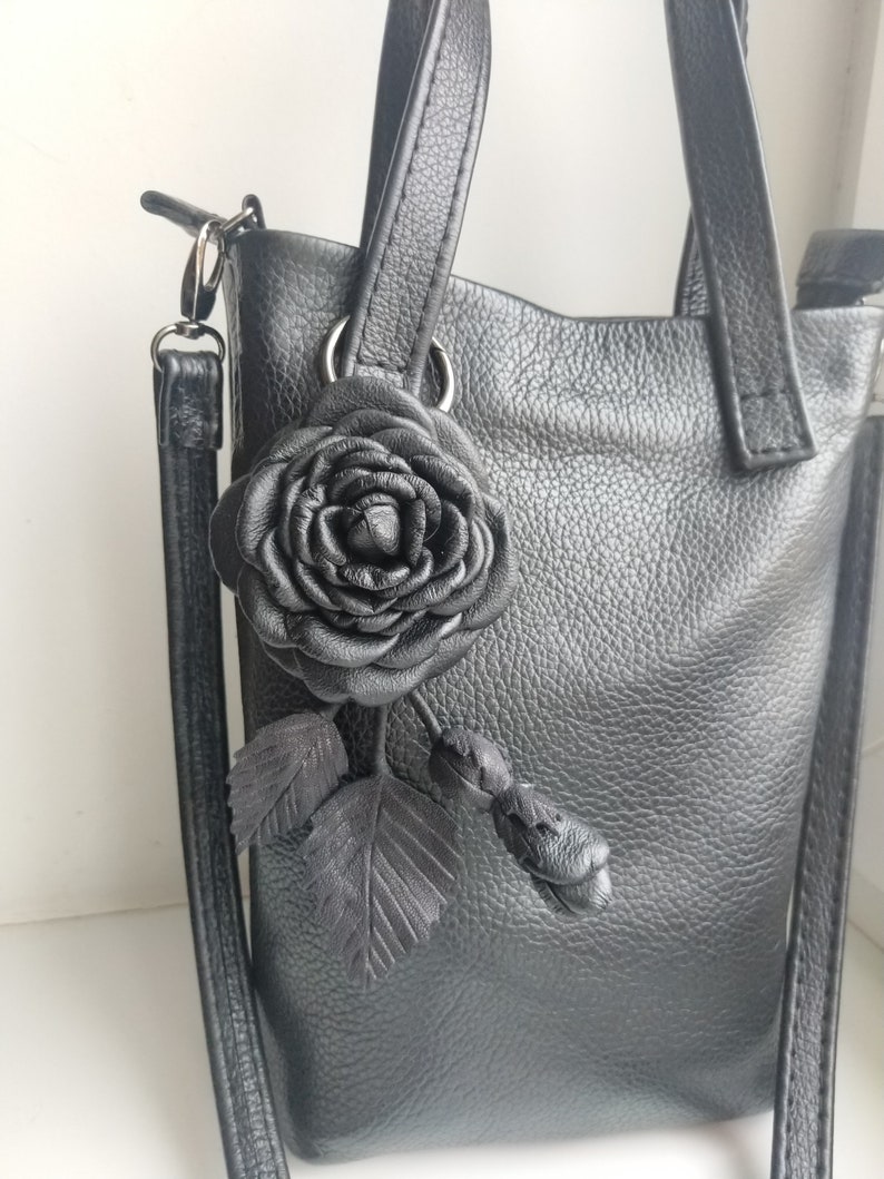 Black leather rosehip flower, Keychain with roses,Black Leather Purse Charm ,Black Rose Leather Flower Keychain Bag Charm, gift for her zdjęcie 5