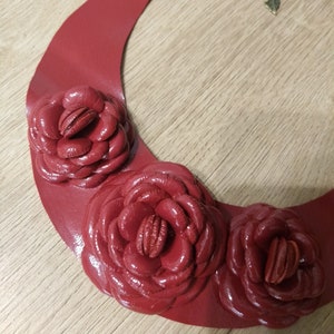 Collier rose laqué, bijoux pour femme avec fleurs bordeaux, collier rouge, bouquet de roses, cadeau pour elle image 8