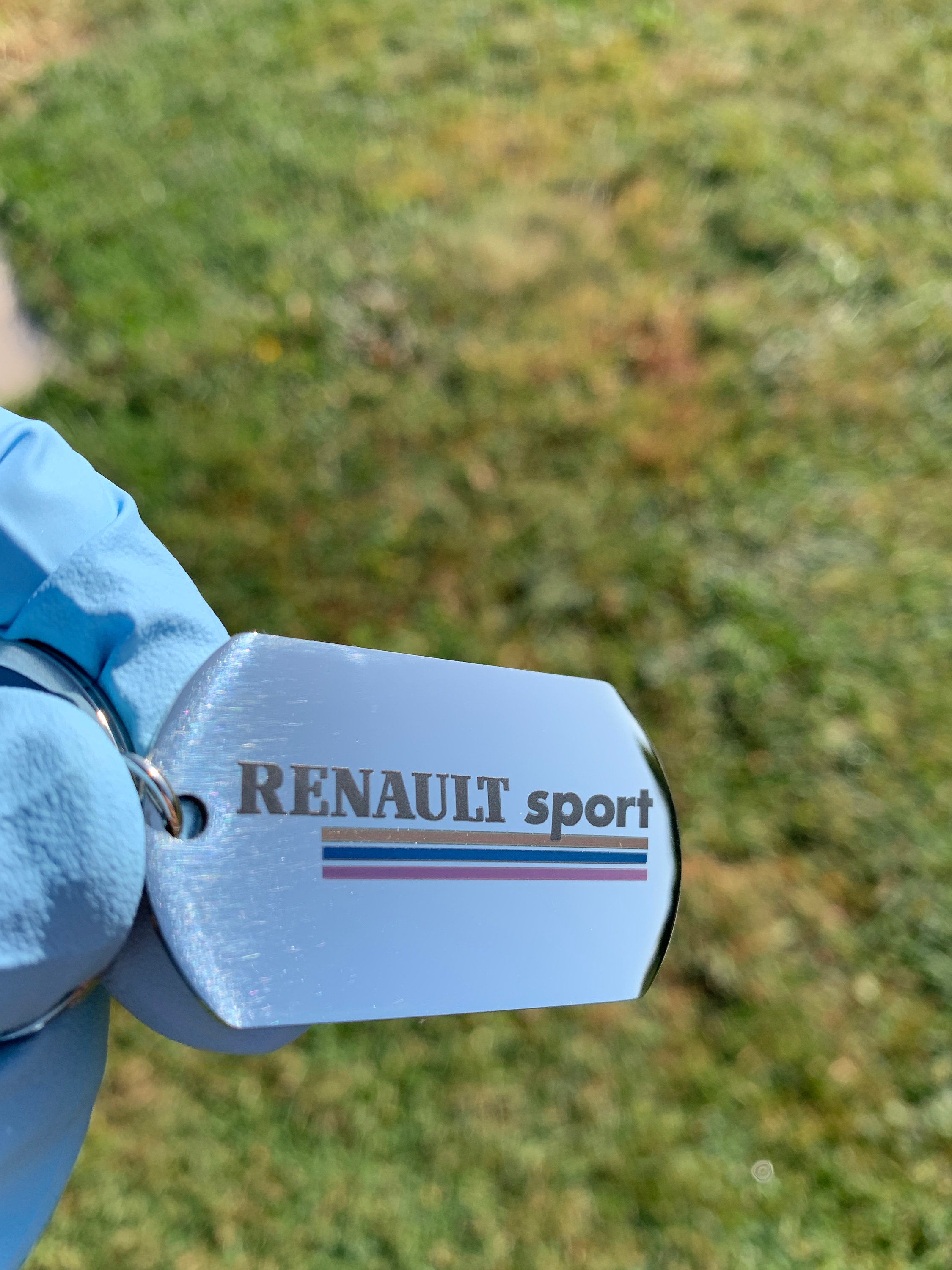 Porte-carte grise Renault New avec son logo en relief (3D)