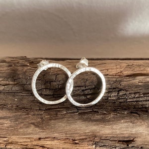 Circle stud earrings with hammered finish, 925 Sterling silver, handmade